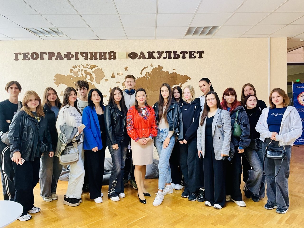 Лекції та експертні консультаційні послуги